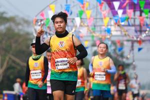 BIB: 42560
                            <button type="button" onclick="openModal(9922121)" class="btn btn-primary btn-sm float-right btn-popup" data-toggle="modal" data-target=".modal-high-quality">
                        <i class="fas fa-shopping-cart"></i> Add to Cart
                    </button>
                                            <button type="button" onclick="isThisMe(9922121, true)" class="btn btn-success btn-sm float-right btn-popup btn-isme hidden" data-toggle="tooltip" data-placement="bottom" title="นี่คือรูปของคุณใช่ไหม คลิกที่นี่เพื่อเอาเข้าอัลบั้ม">
                        <i class="fas fa-plus"></i> Add to album
                    </button>
                    <button type="button" onclick="isThisMe(9922121, false)" class="btn btn-warning btn-sm float-right btn-popup btn-isnotme hidden">
                        <i class="fas fa-ban"></i> Remove from album
                    </button>